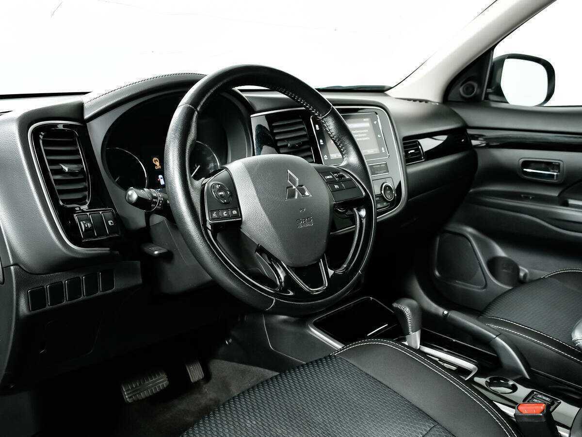 Mitsubishi Outlander с пробегом — 2018 год. Фото: #10
