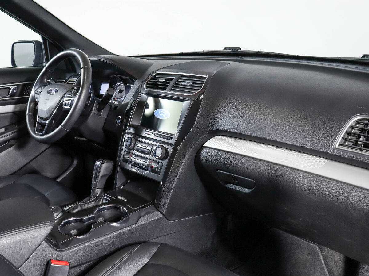 Ford Explorer с пробегом — 2017 год. Фото: #6