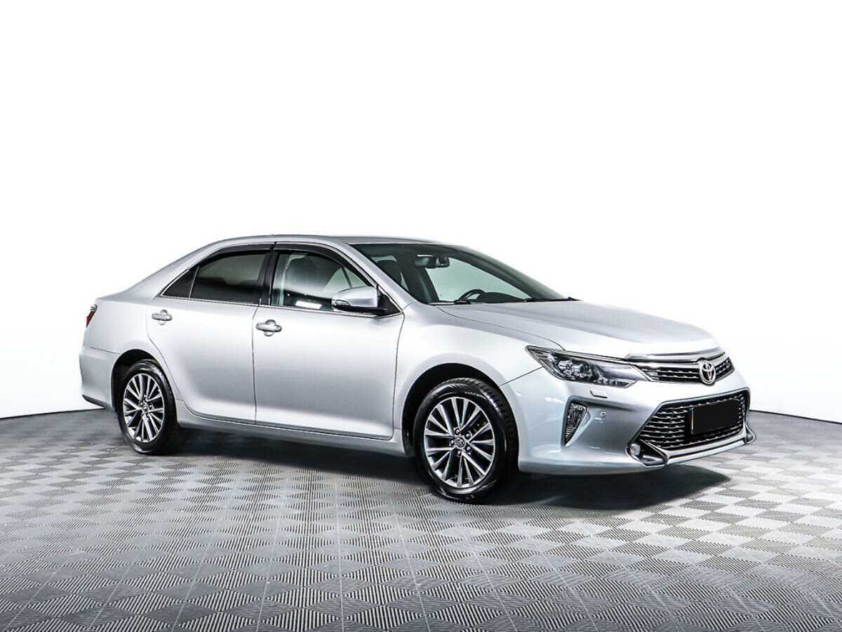 Toyota Camry с пробегом — 2017 год. Фото: #2