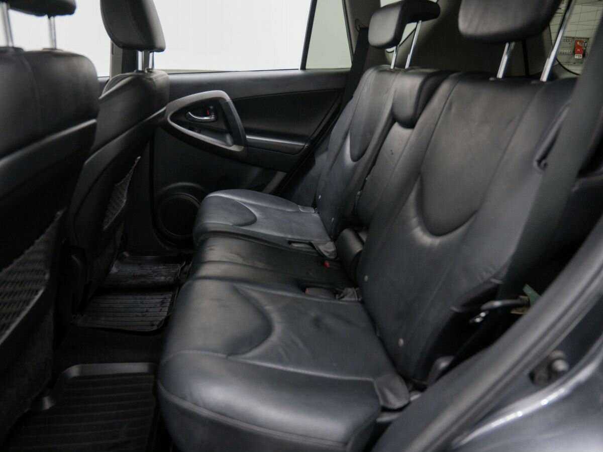 Toyota RAV4 с пробегом — 2011 год. Фото: #12