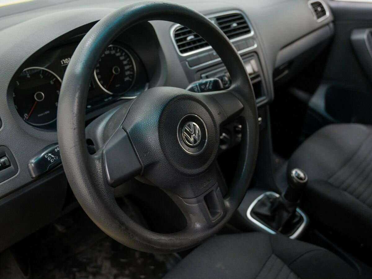 Volkswagen Polo с пробегом — 2011 год. Фото: #17