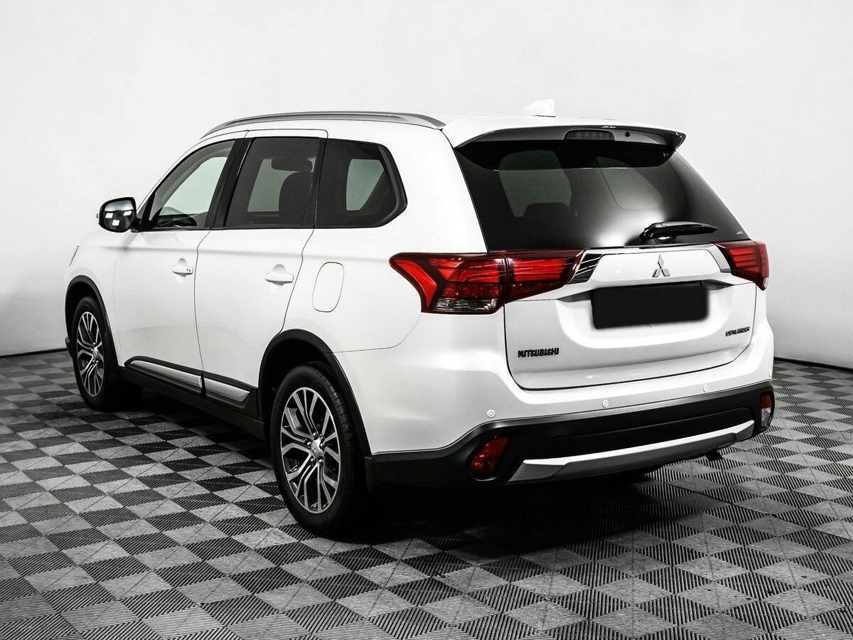 Mitsubishi Outlander с пробегом — 2017 год. Фото: #6