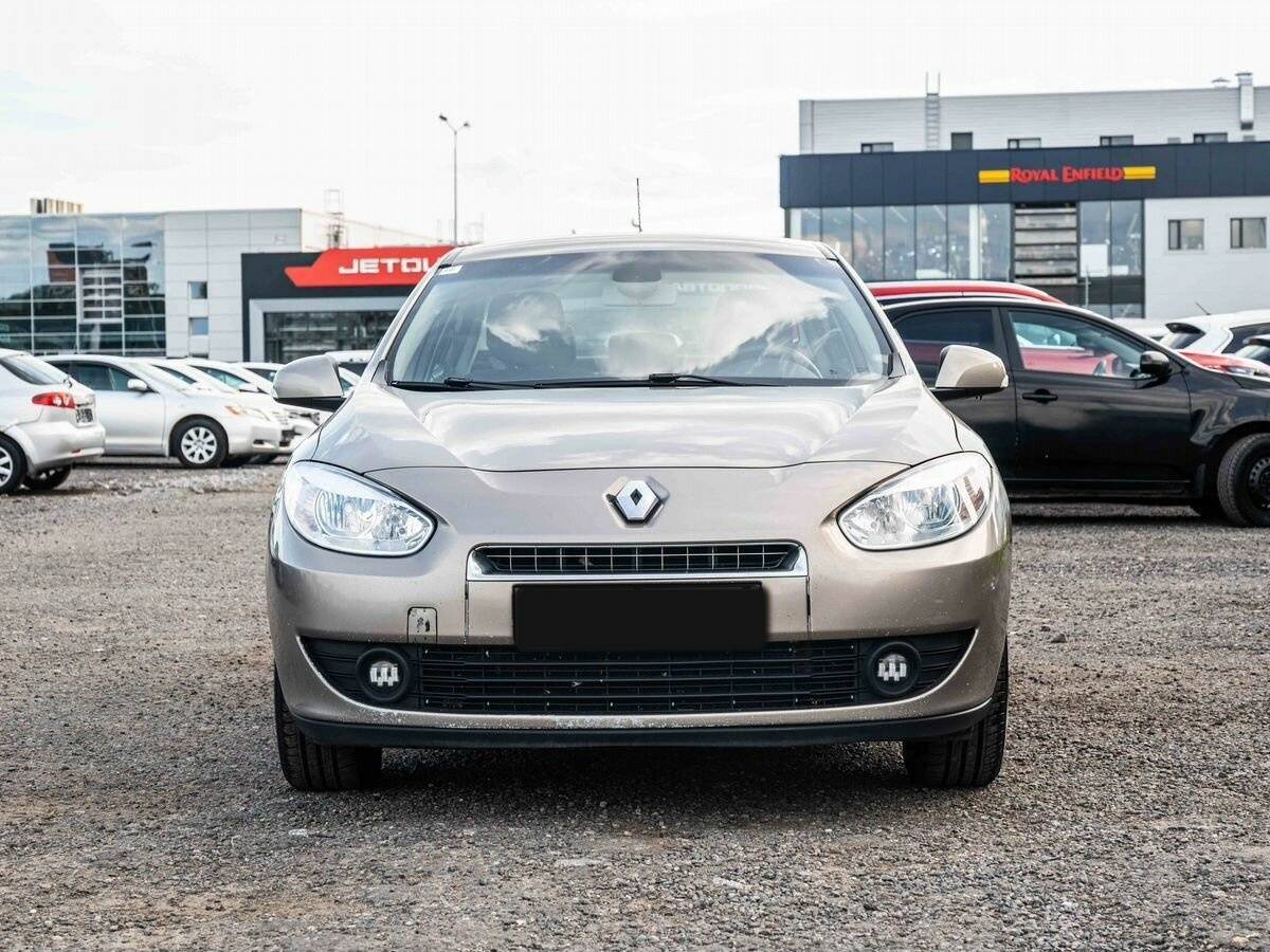 Renault Fluence с пробегом — 2010 год. Фото: #1