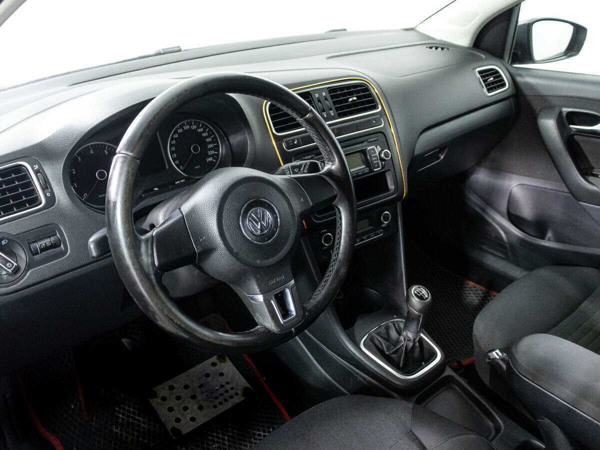 Volkswagen Polo с пробегом — 2010 год. Фото: #10