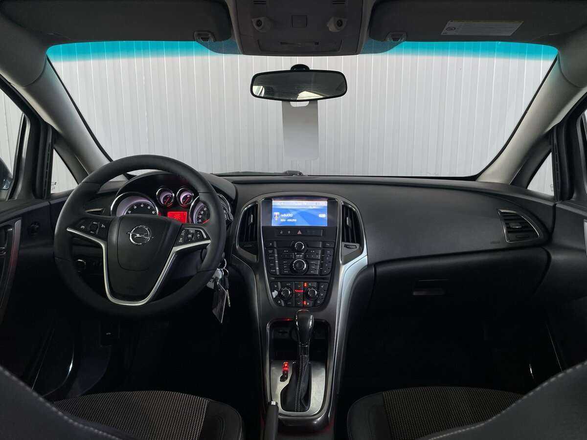 Opel Astra с пробегом — 2011 год. Фото: #8