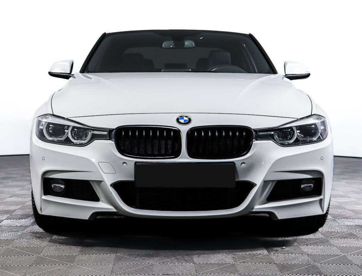 BMW 3 серии с пробегом — 2017 год. Фото: #1