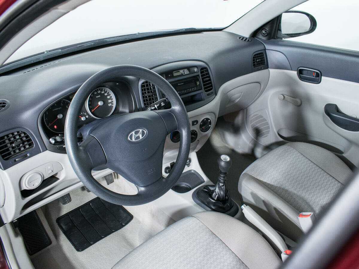 Hyundai Verna с пробегом — 2007 год. Фото: #12