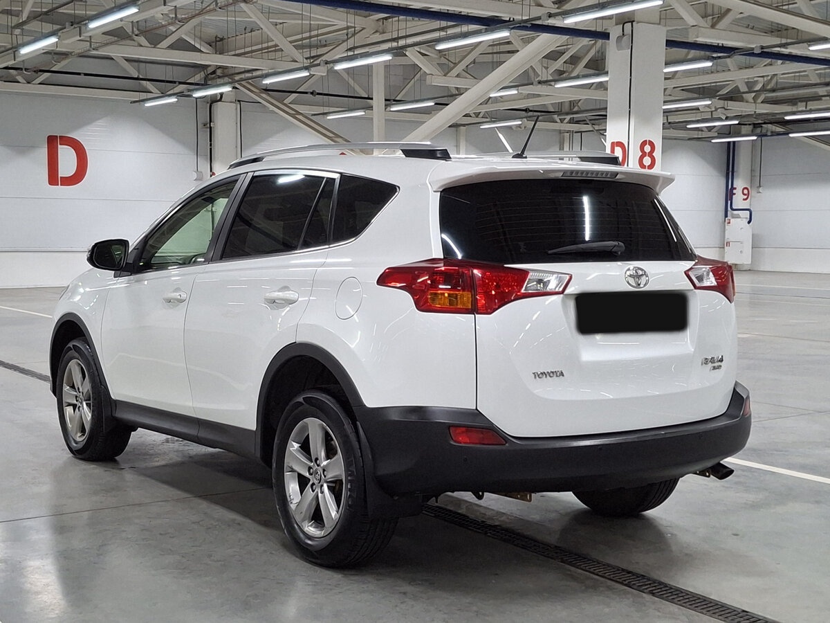 Toyota RAV4 с пробегом — 2014 год. Фото: #6