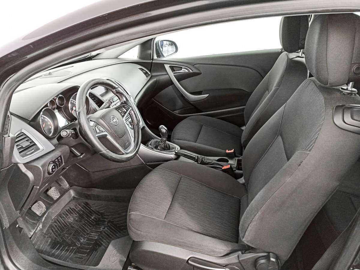Opel Astra с пробегом — 2011 год. Фото: #13