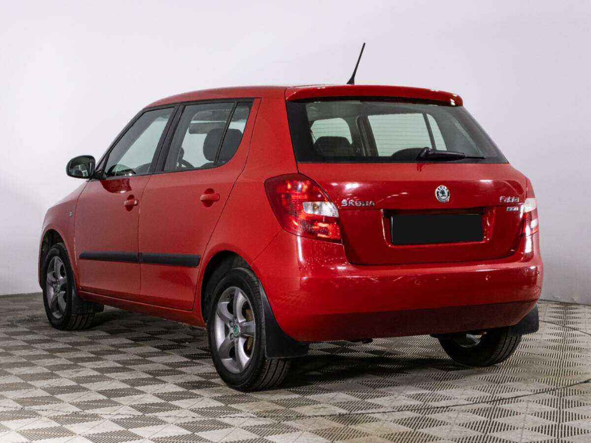 Skoda Fabia с пробегом — 2011 год. Фото: #5