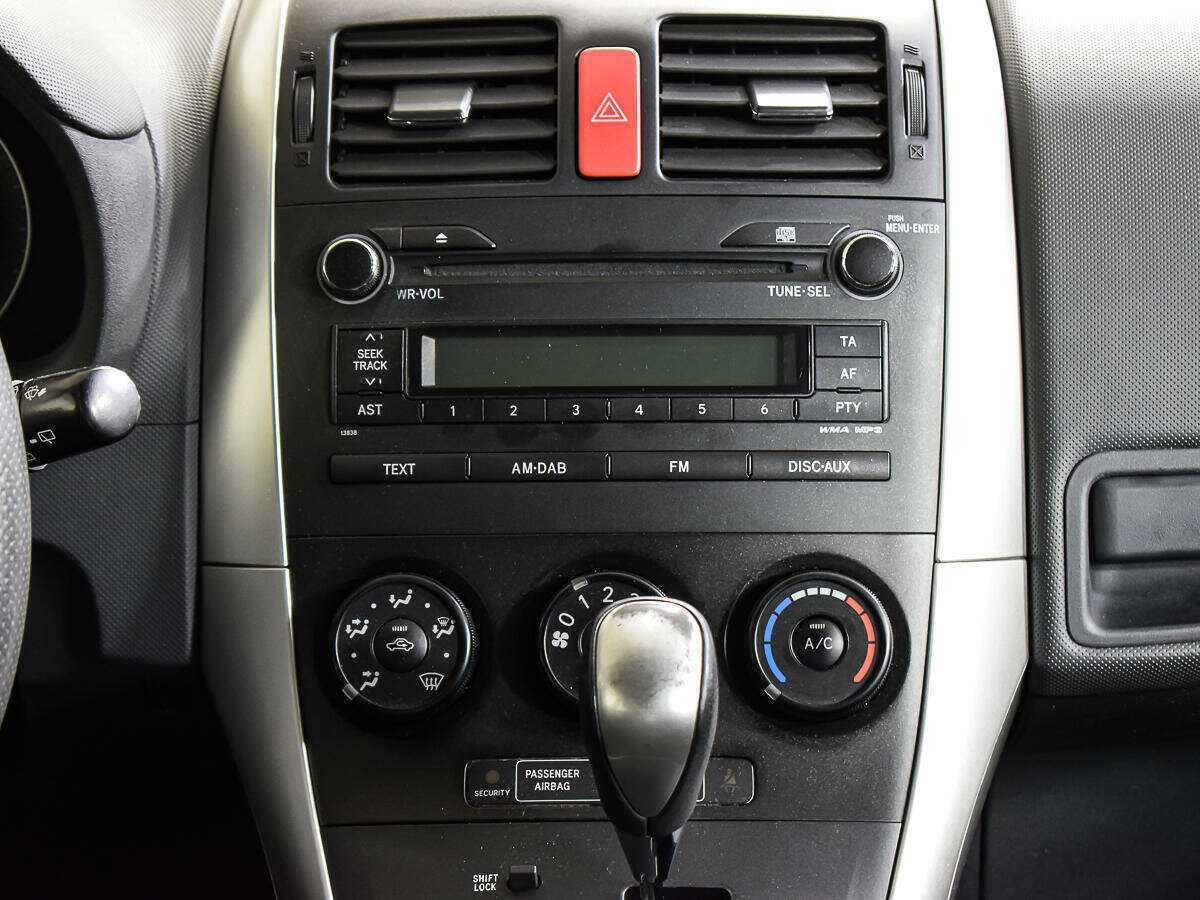 Toyota Auris с пробегом — 2012 год. Фото: #10