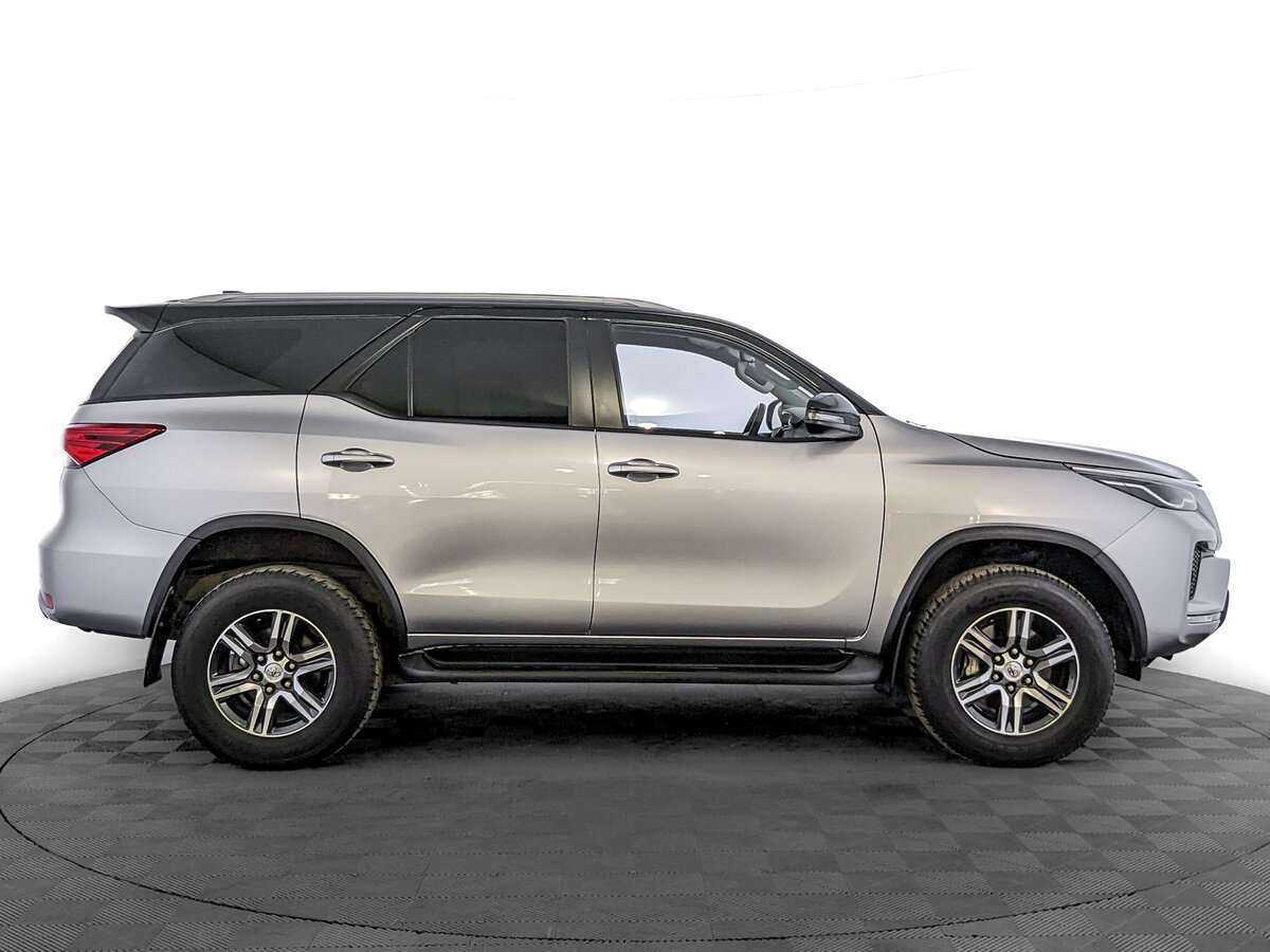 Toyota Fortuner с пробегом — 2021 год. Фото: #3