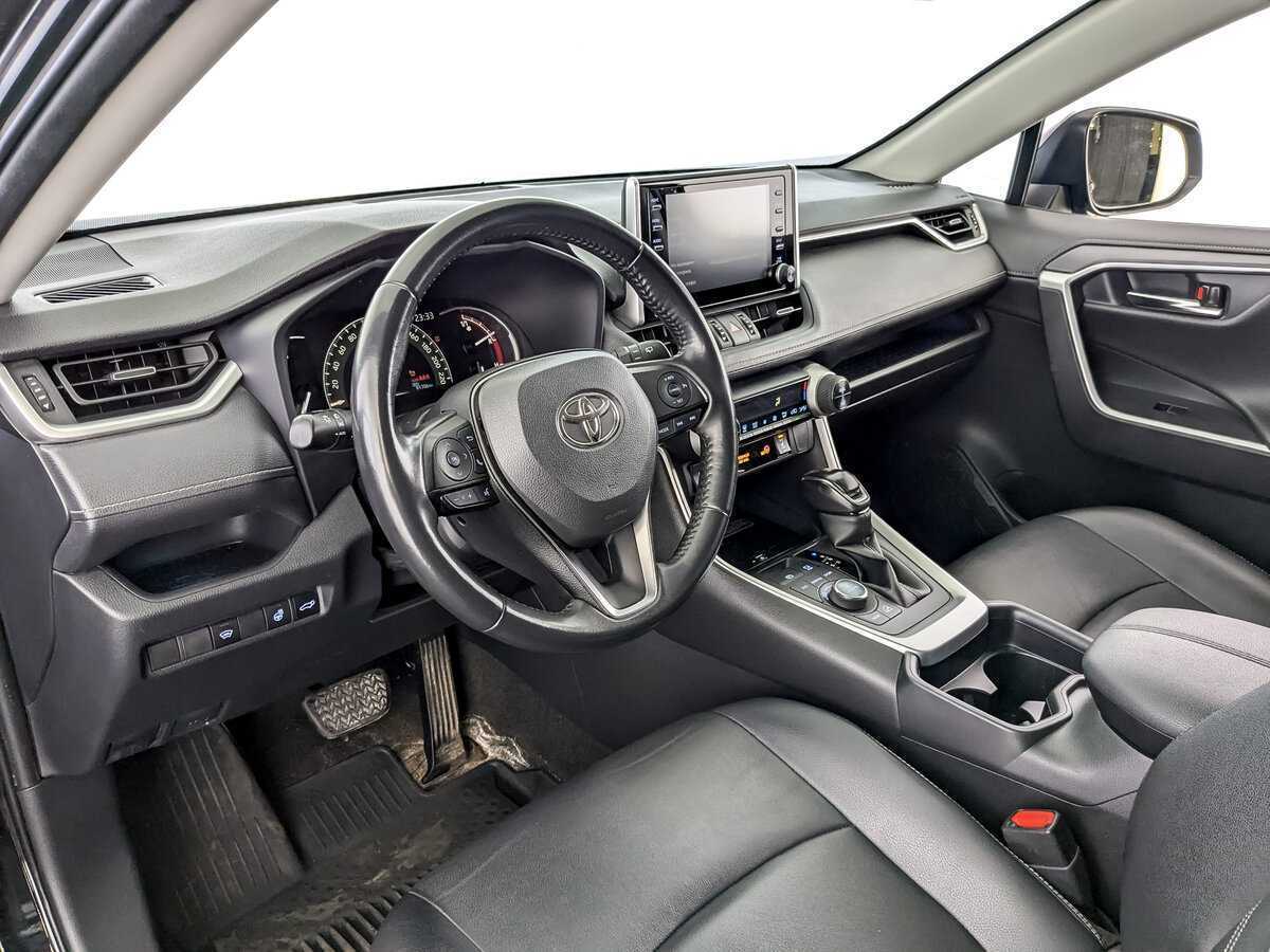 Toyota RAV4 с пробегом — 2021 год. Фото: #13