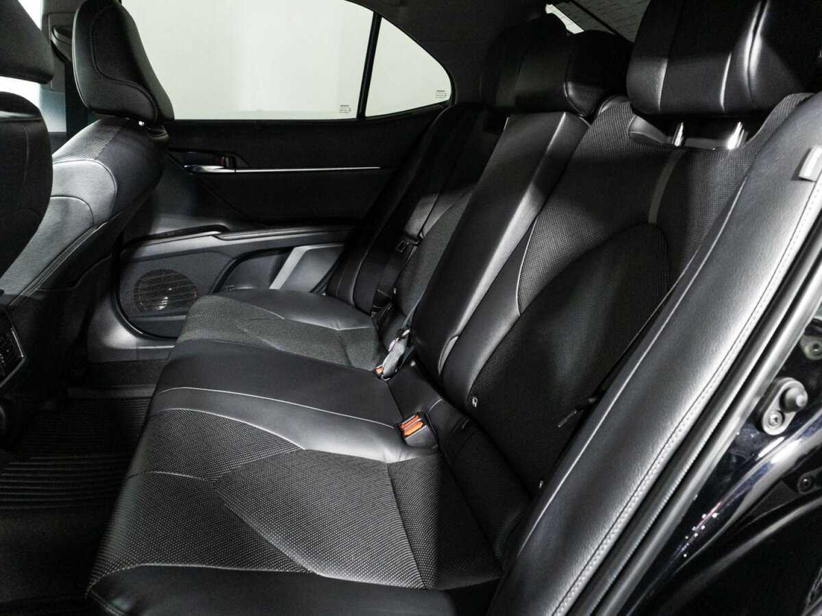 Toyota Camry с пробегом — 2021 год. Фото: #9