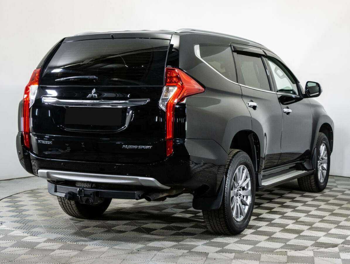 Mitsubishi Pajero Sport с пробегом — 2017 год. Фото: #4