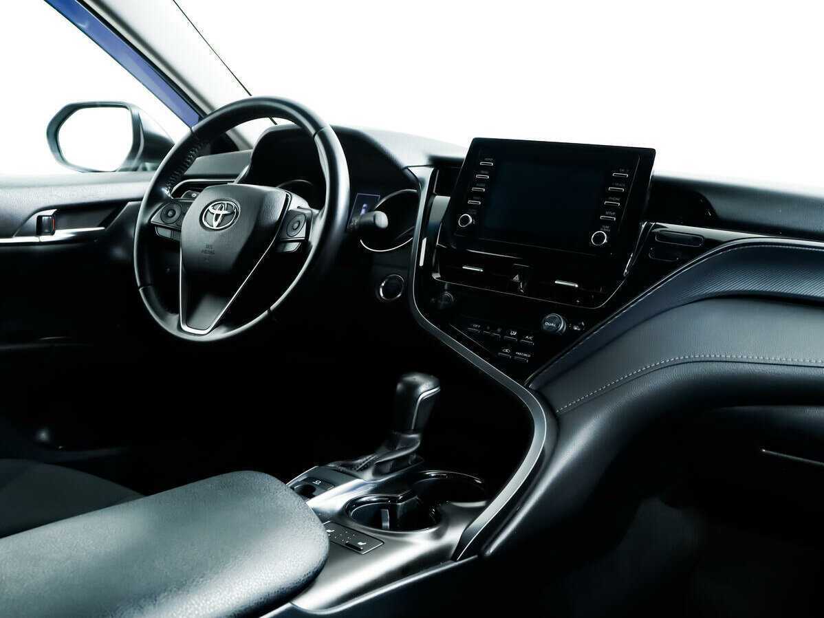 Toyota Camry с пробегом — 2021 год. Фото: #8
