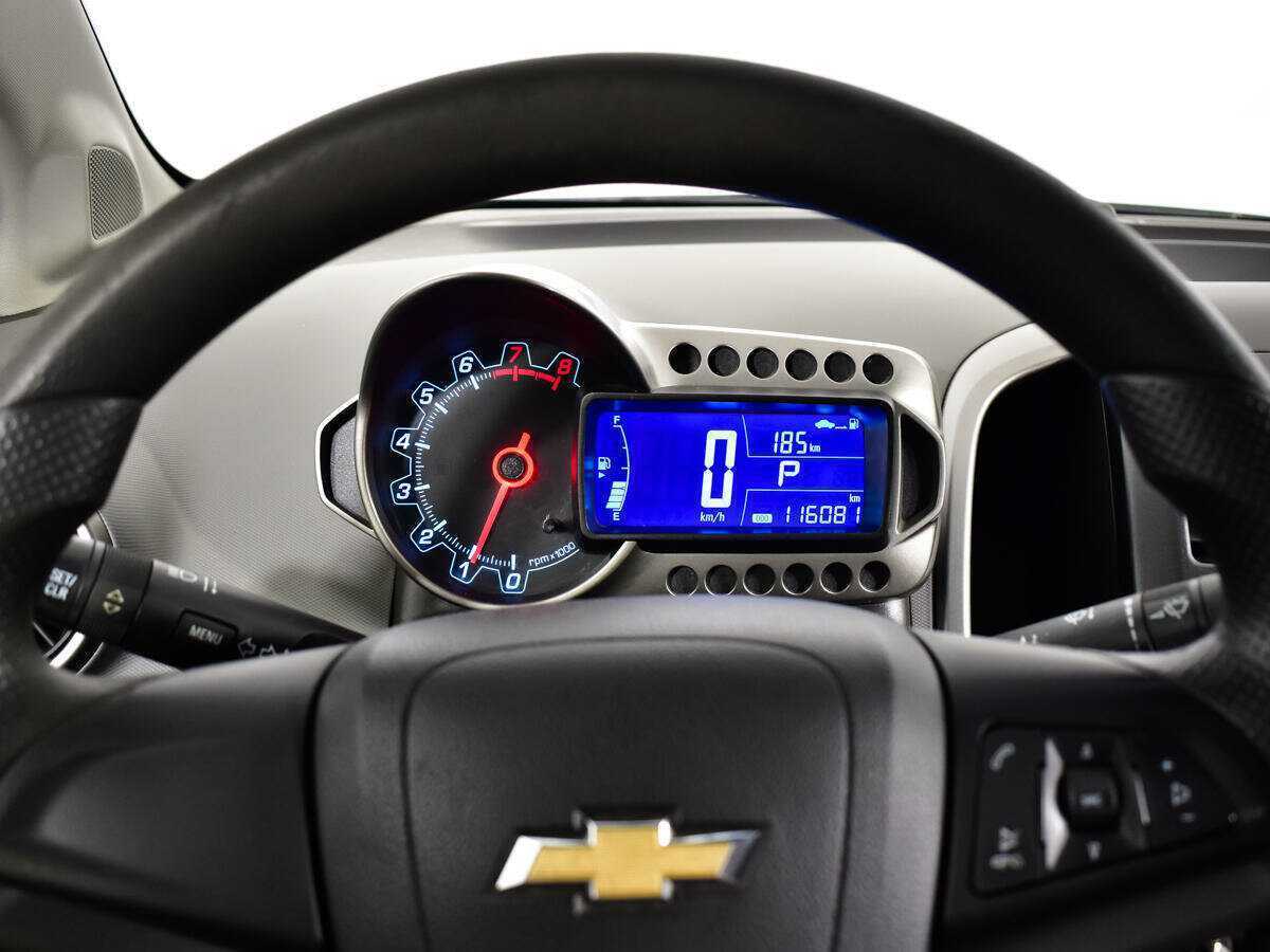 Chevrolet Aveo с пробегом — 2014 год. Фото: #10