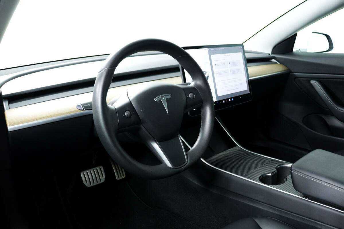 Tesla Model 3 с пробегом — 2019 год. Фото: #12
