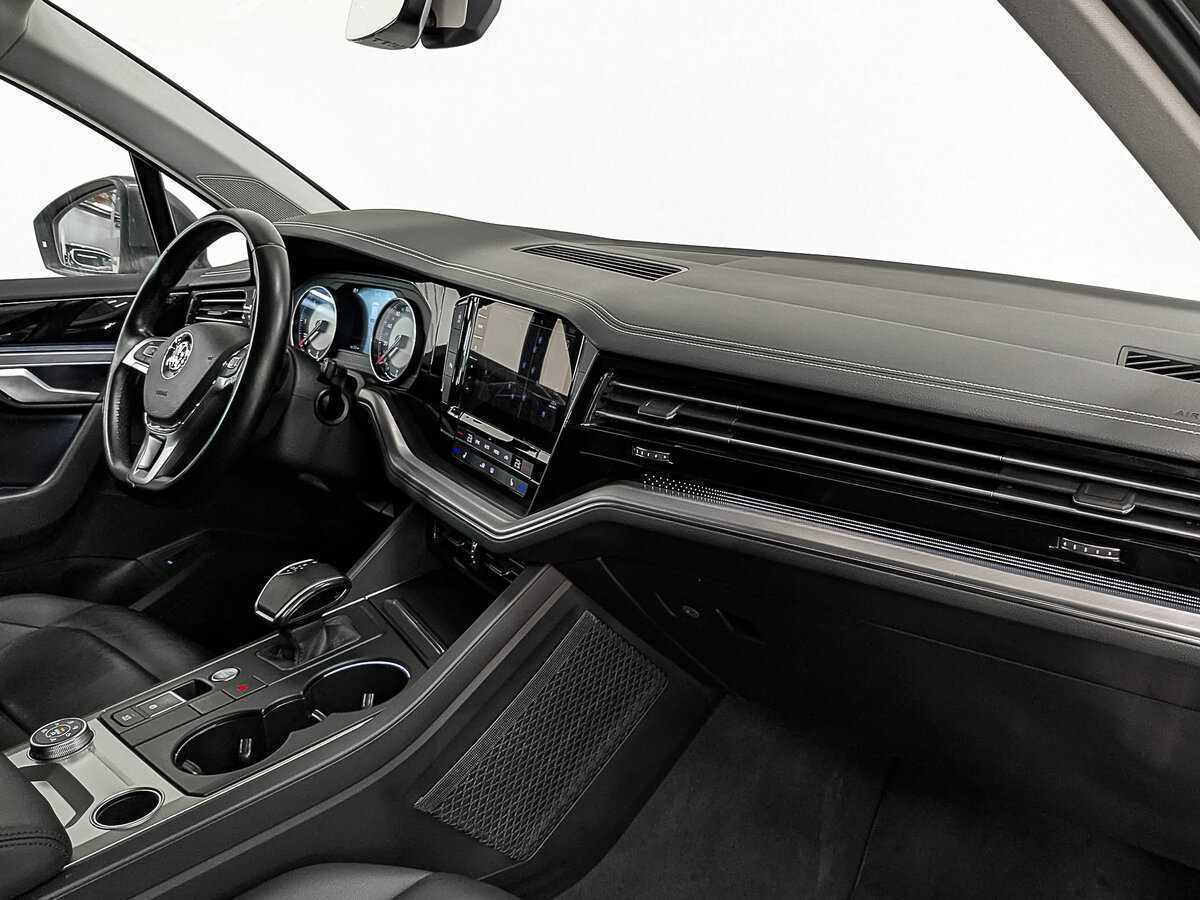 Volkswagen Touareg с пробегом — 2019 год. Фото: #12