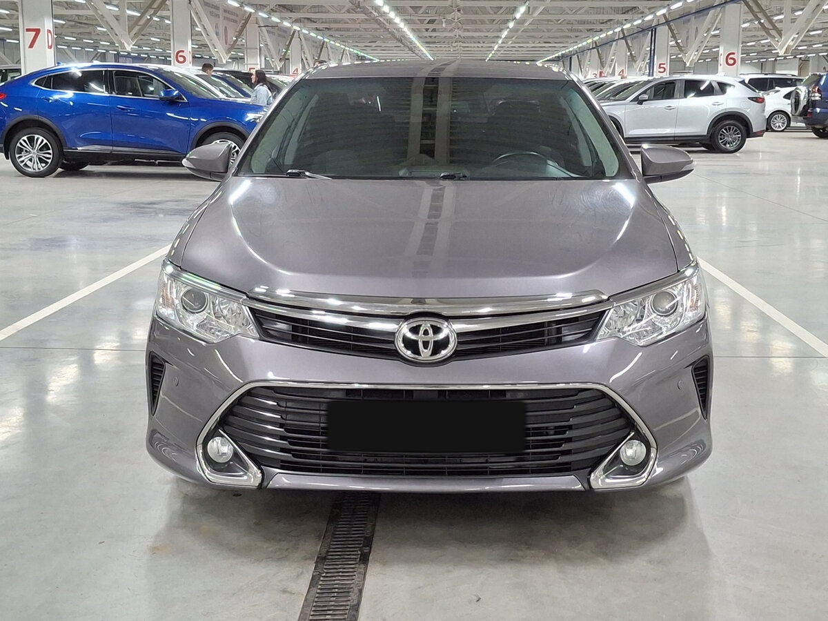 Toyota Camry с пробегом — 2016 год. Фото: #1