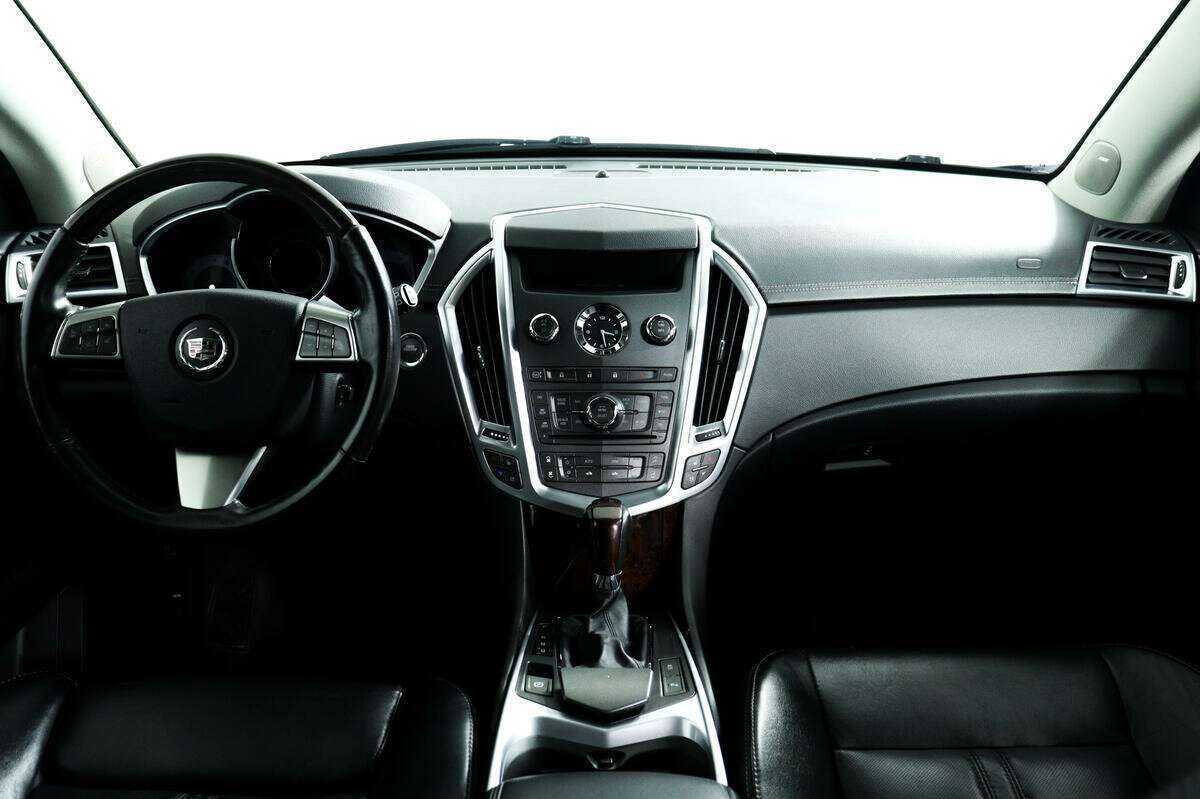 Cadillac SRX с пробегом — 2012 год. Фото: #10