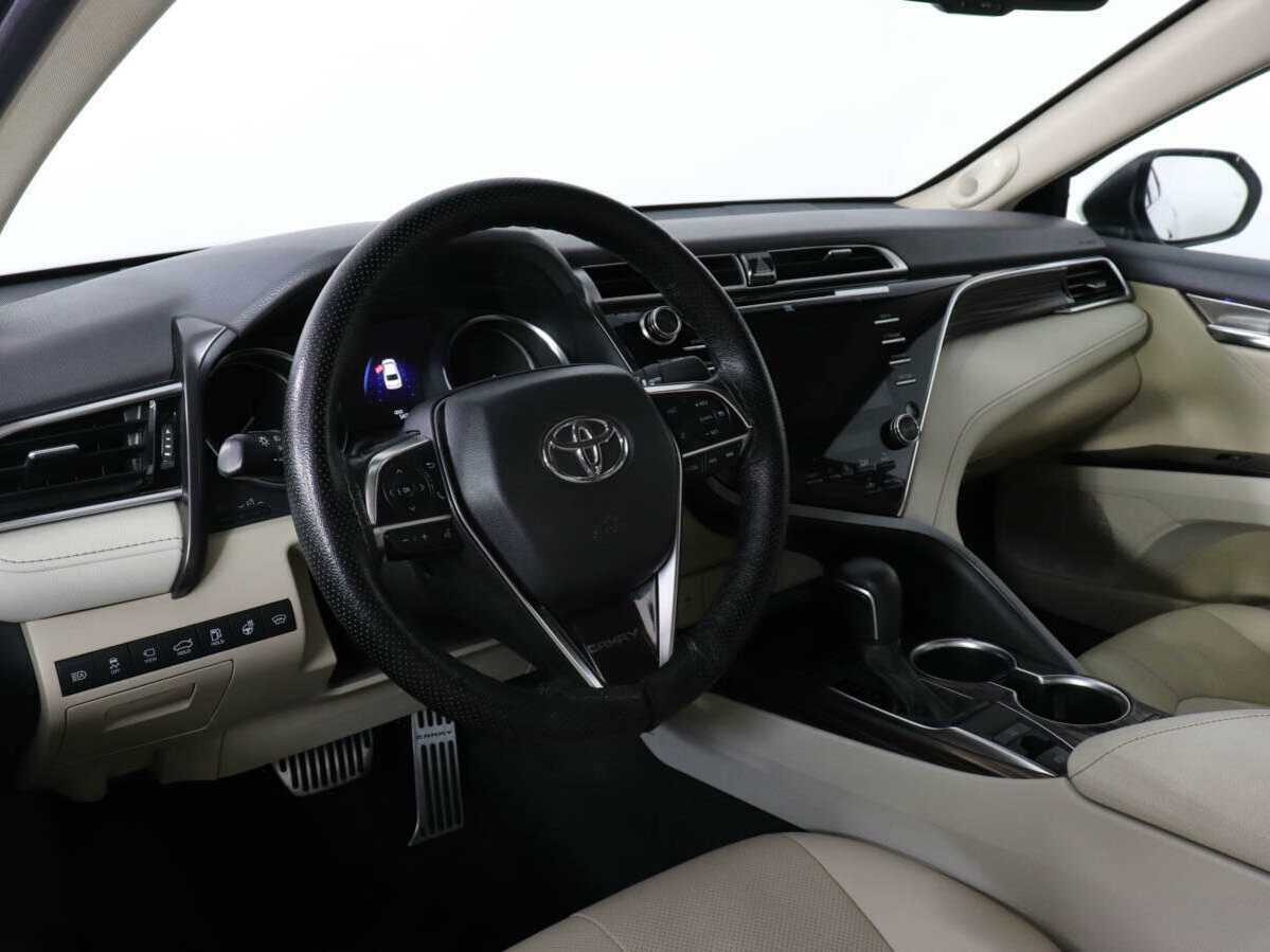 Toyota Camry с пробегом — 2019 год. Фото: #8
