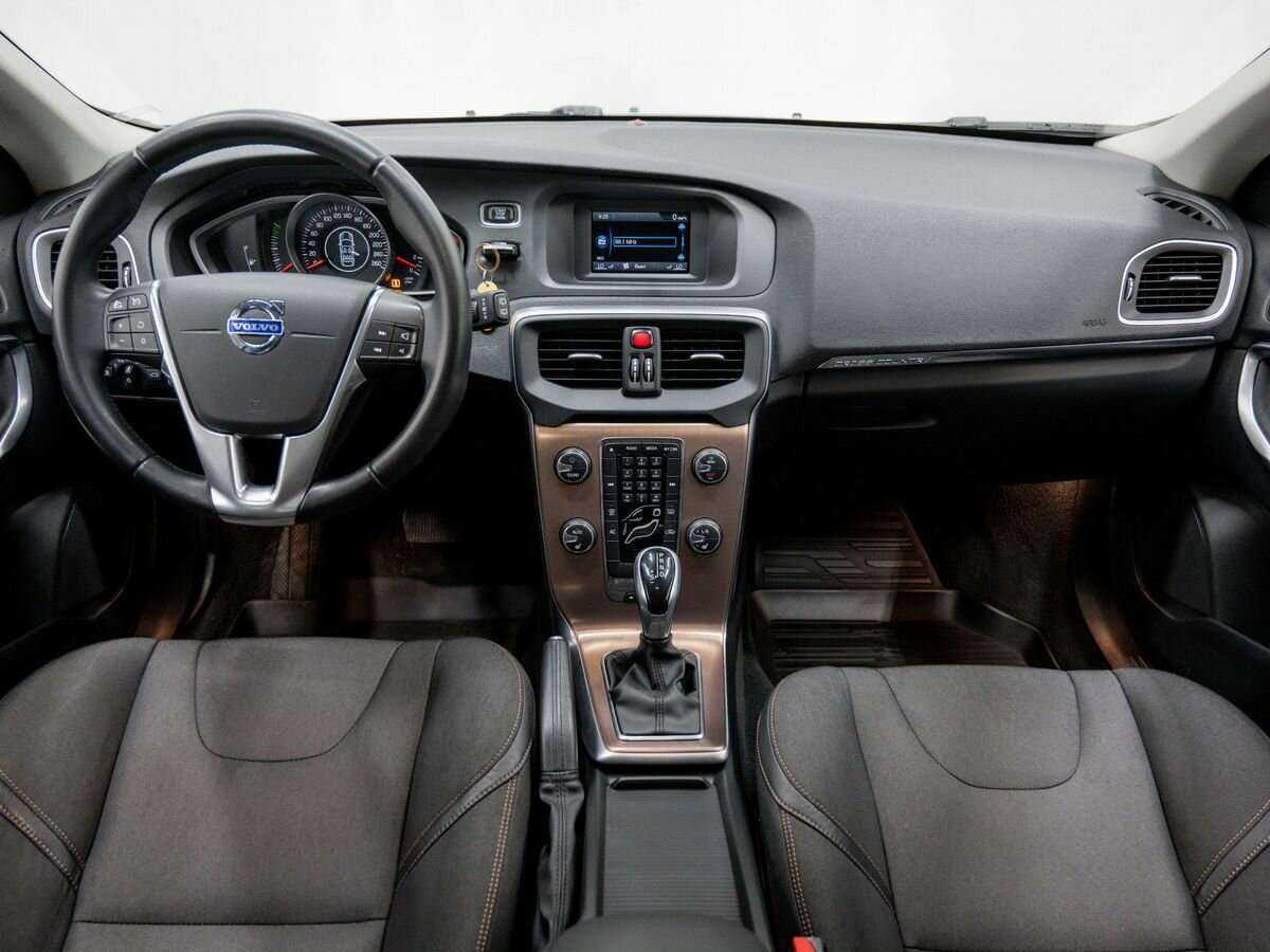 Volvo V40 Cross Country с пробегом — 2014 год. Фото: #10