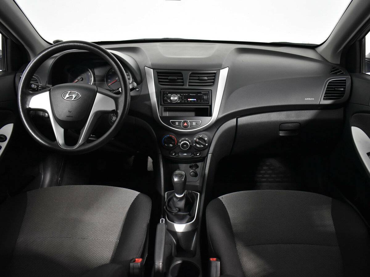 Hyundai Solaris с пробегом — 2011 год. Фото: #10