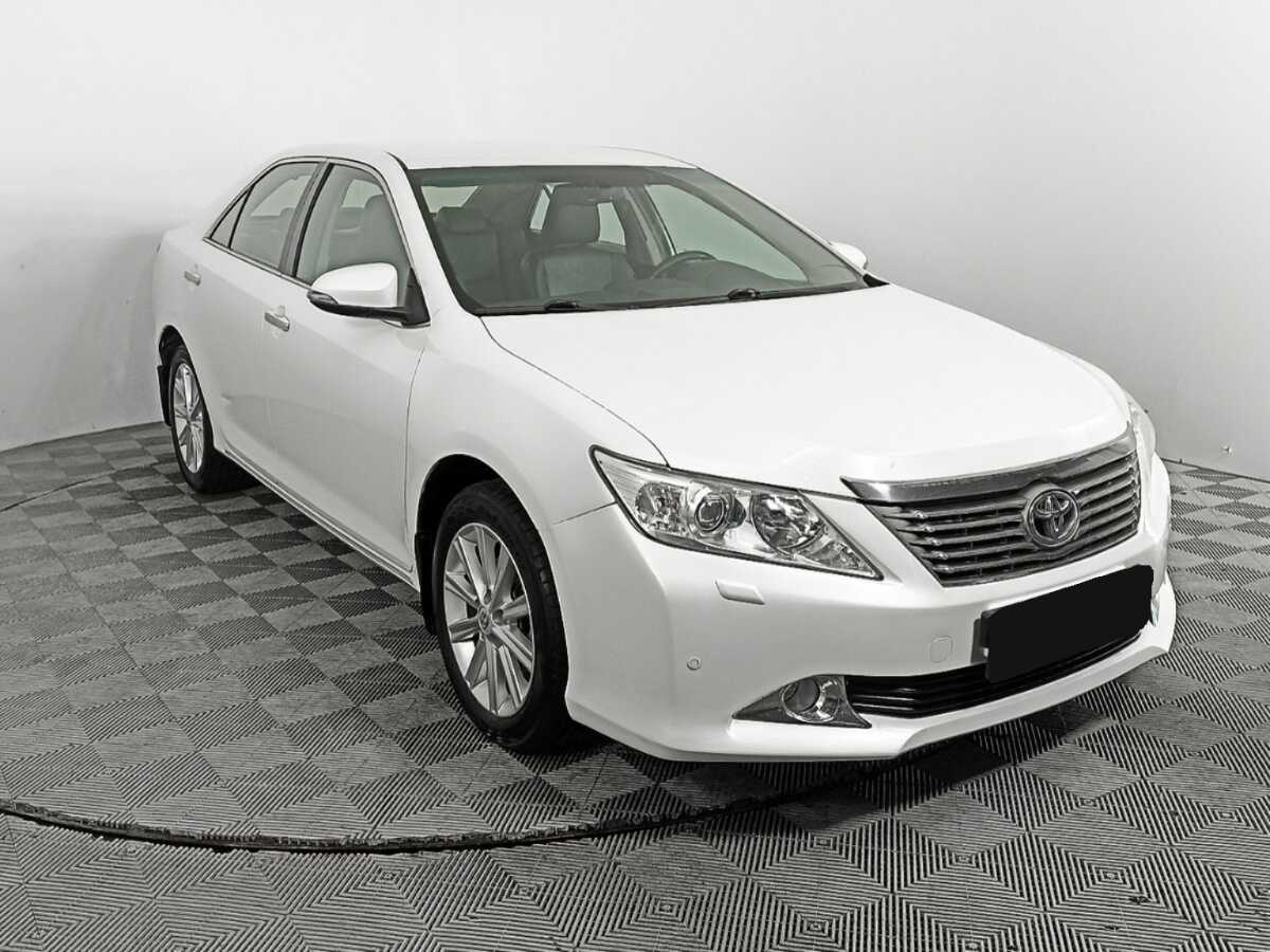 Toyota Camry с пробегом — 2014 год. Фото: #2