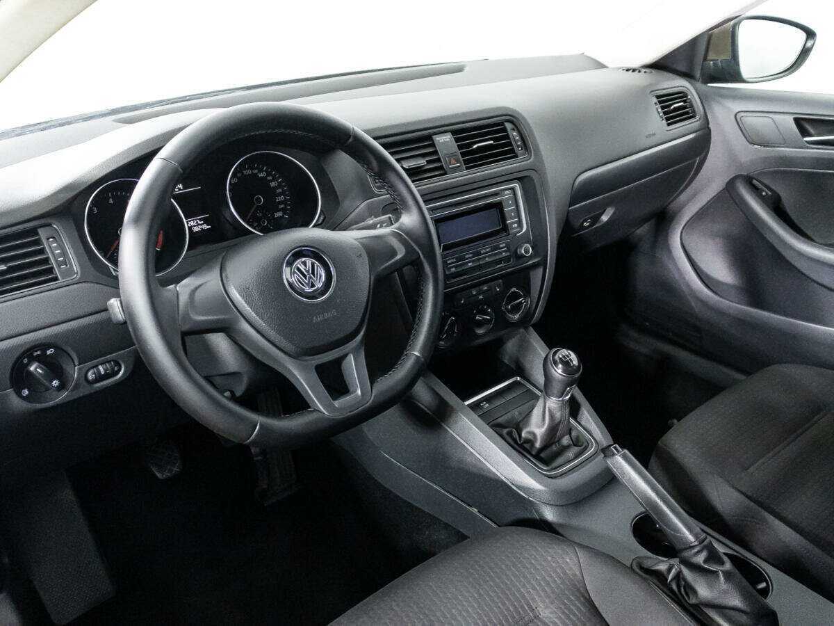 Volkswagen Jetta с пробегом — 2015 год. Фото: #10
