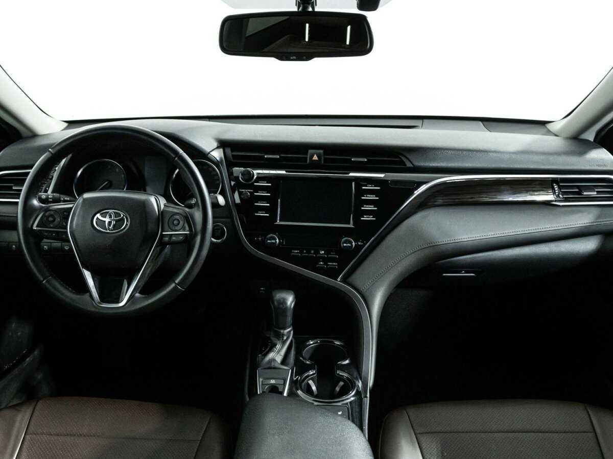 Toyota Camry с пробегом — 2018 год. Фото: #10