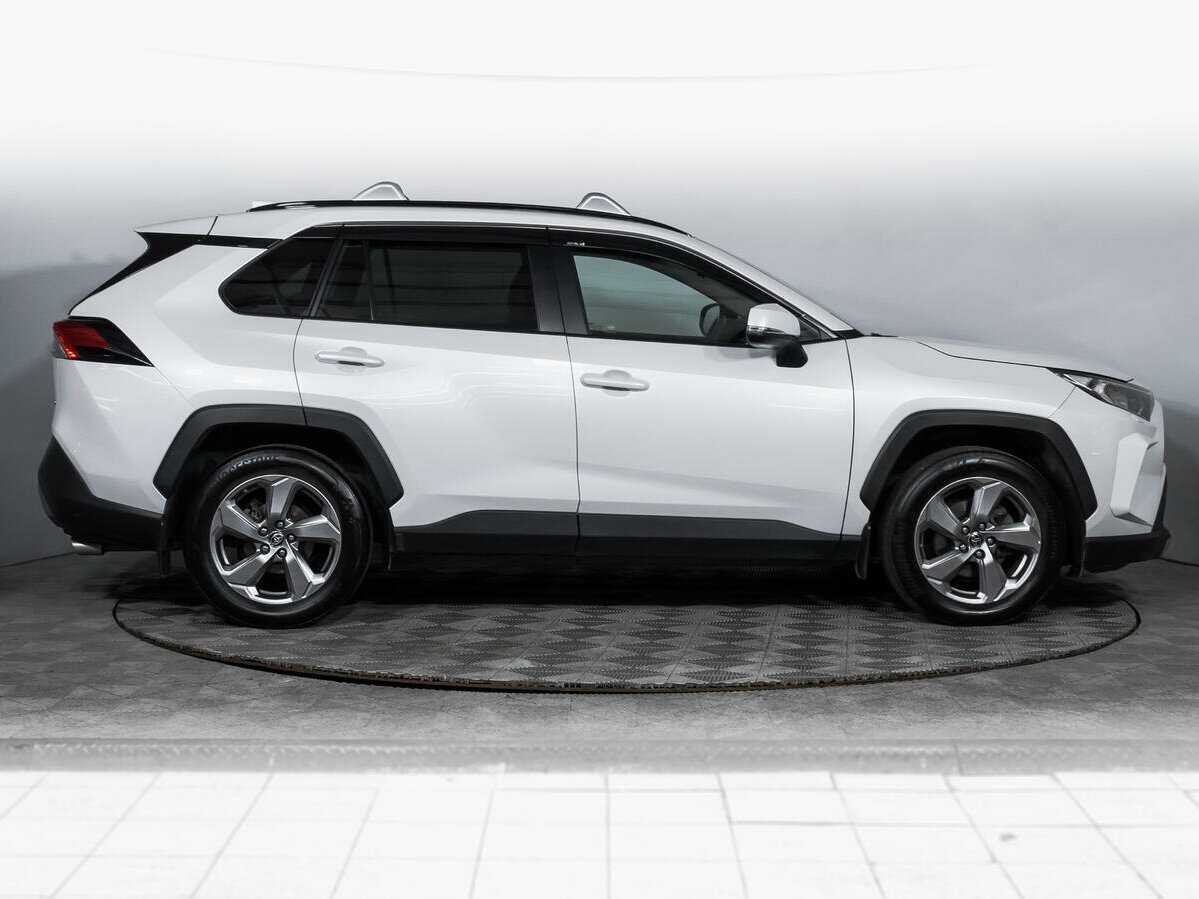Toyota RAV4 с пробегом — 2020 год. Фото: #3
