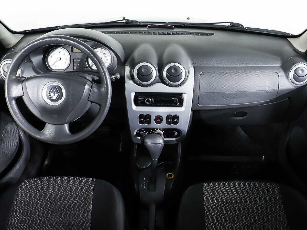 Renault Sandero с пробегом — 2011 год. Фото: #10