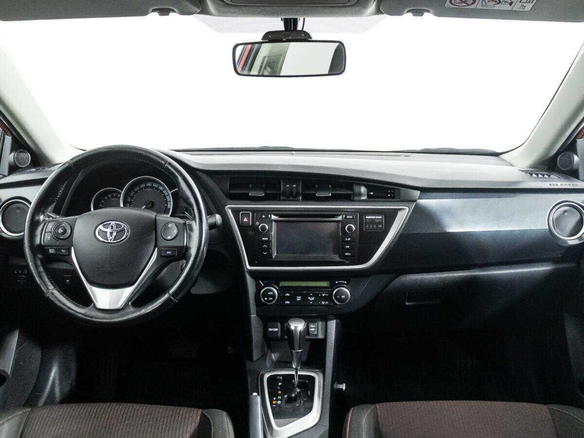 Toyota Auris с пробегом — 2013 год. Фото: #12
