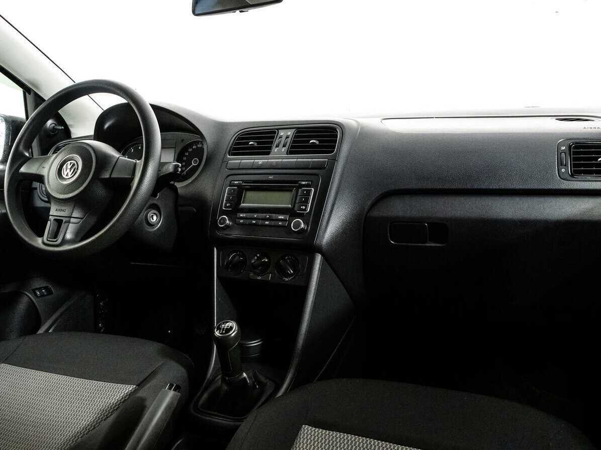 Volkswagen Polo с пробегом — 2011 год. Фото: #8