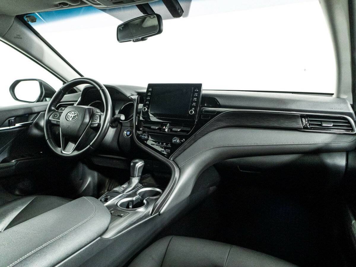 Toyota Camry с пробегом — 2021 год. Фото: #8