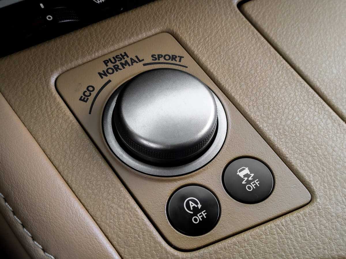 Lexus ES с пробегом — 2017 год. Фото: #22