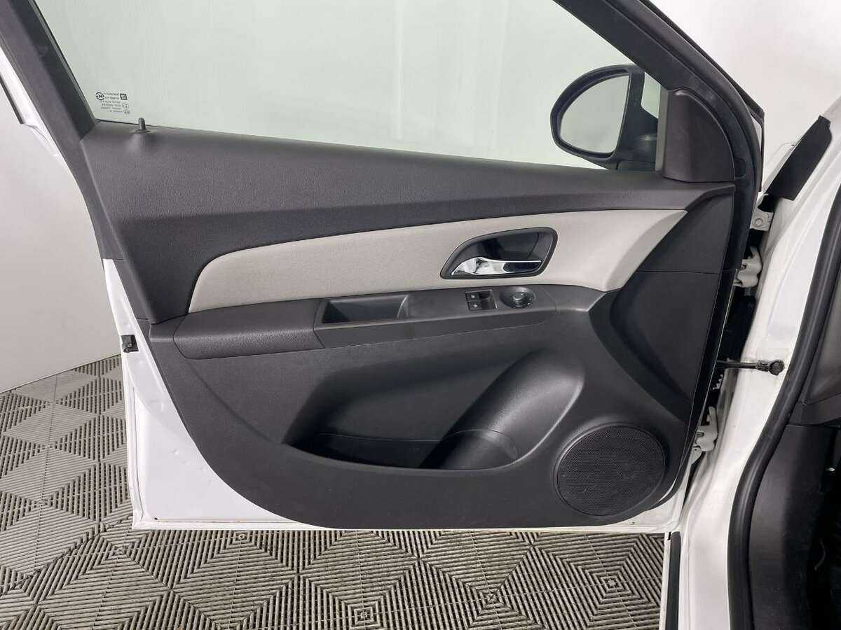 Chevrolet Cruze с пробегом — 2014 год. Фото: #7