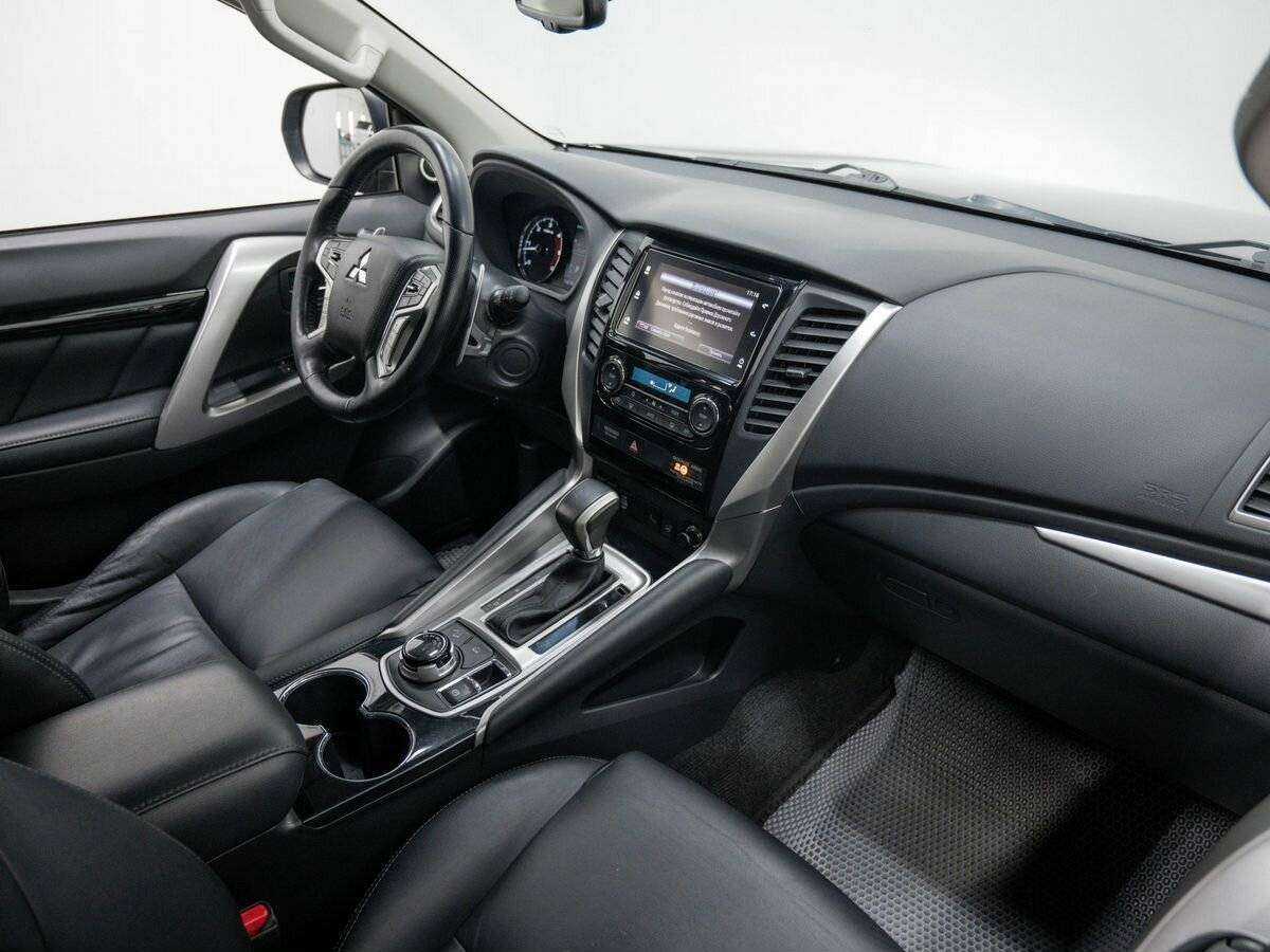 Mitsubishi Pajero Sport с пробегом — 2018 год. Фото: #7