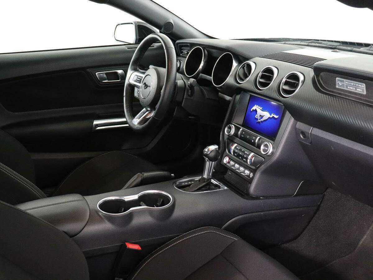 Ford Mustang с пробегом — 2021 год. Фото: #7