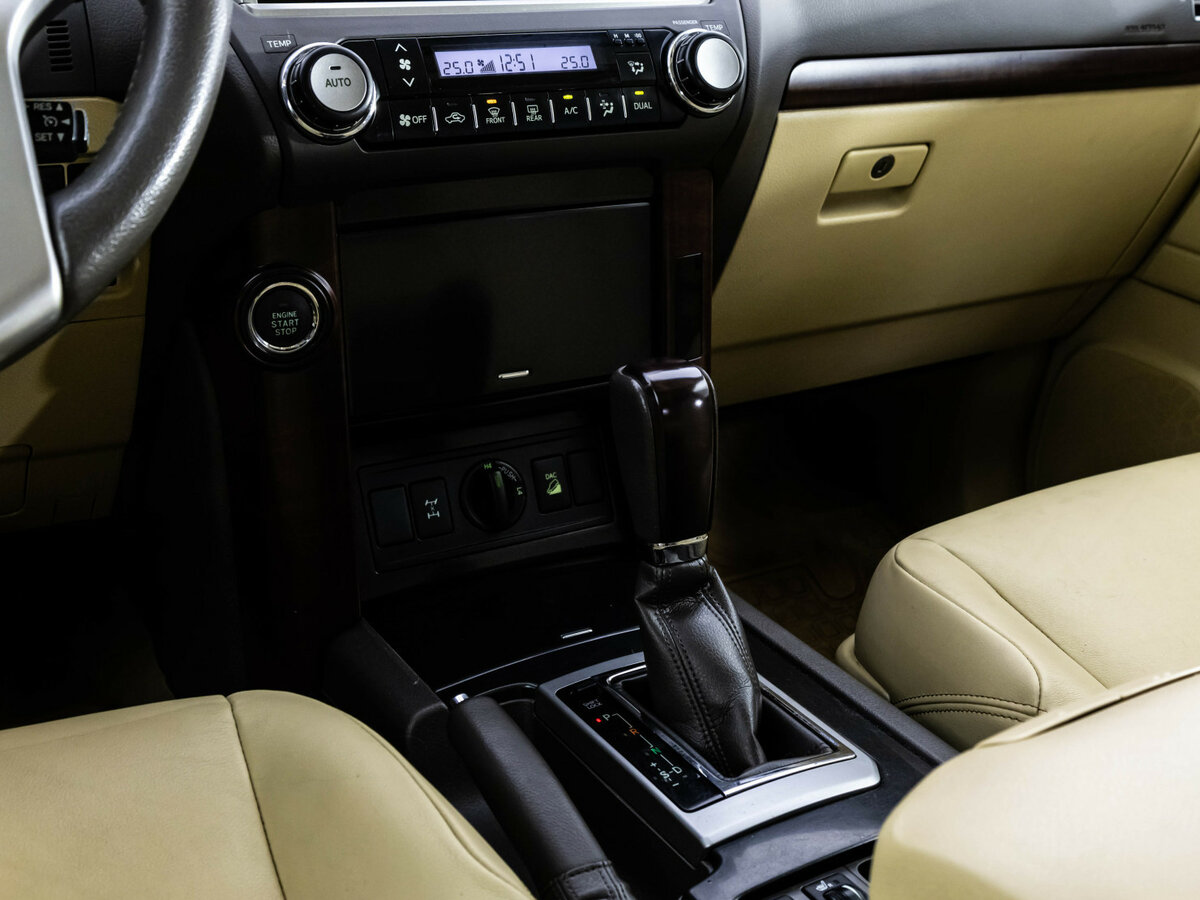 Toyota Land Cruiser Prado с пробегом — 2016 год. Фото: #9