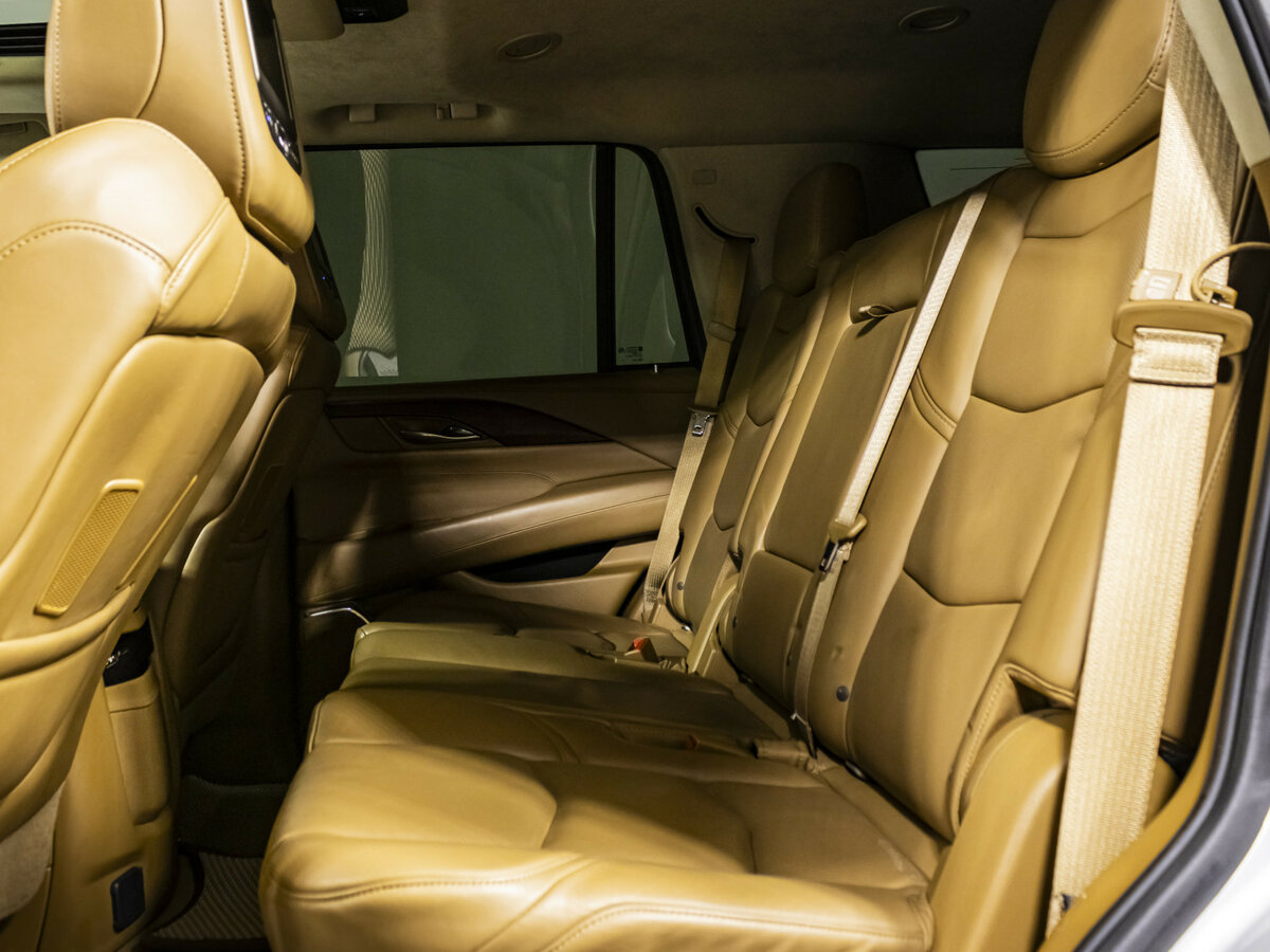 Cadillac Escalade с пробегом — 2015 год. Фото: #12