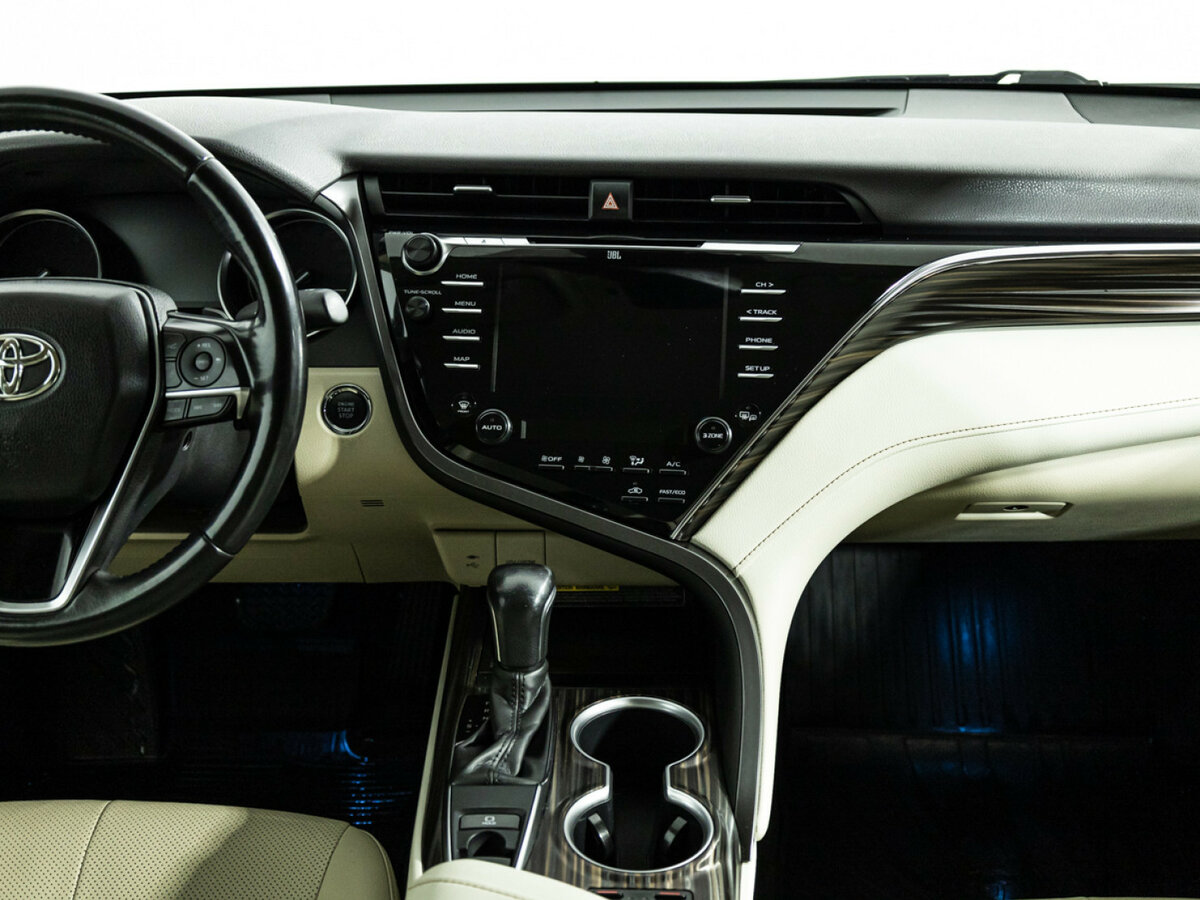 Toyota Camry с пробегом — 2020 год. Фото: #11