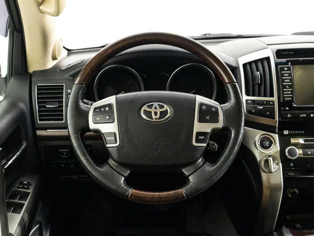 Toyota Land Cruiser с пробегом — 2014 год. Фото: #21