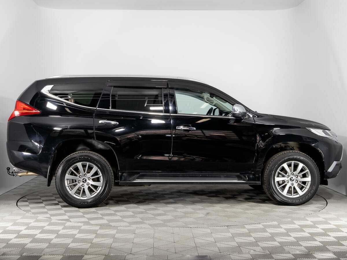 Mitsubishi Pajero Sport с пробегом — 2018 год. Фото: #3