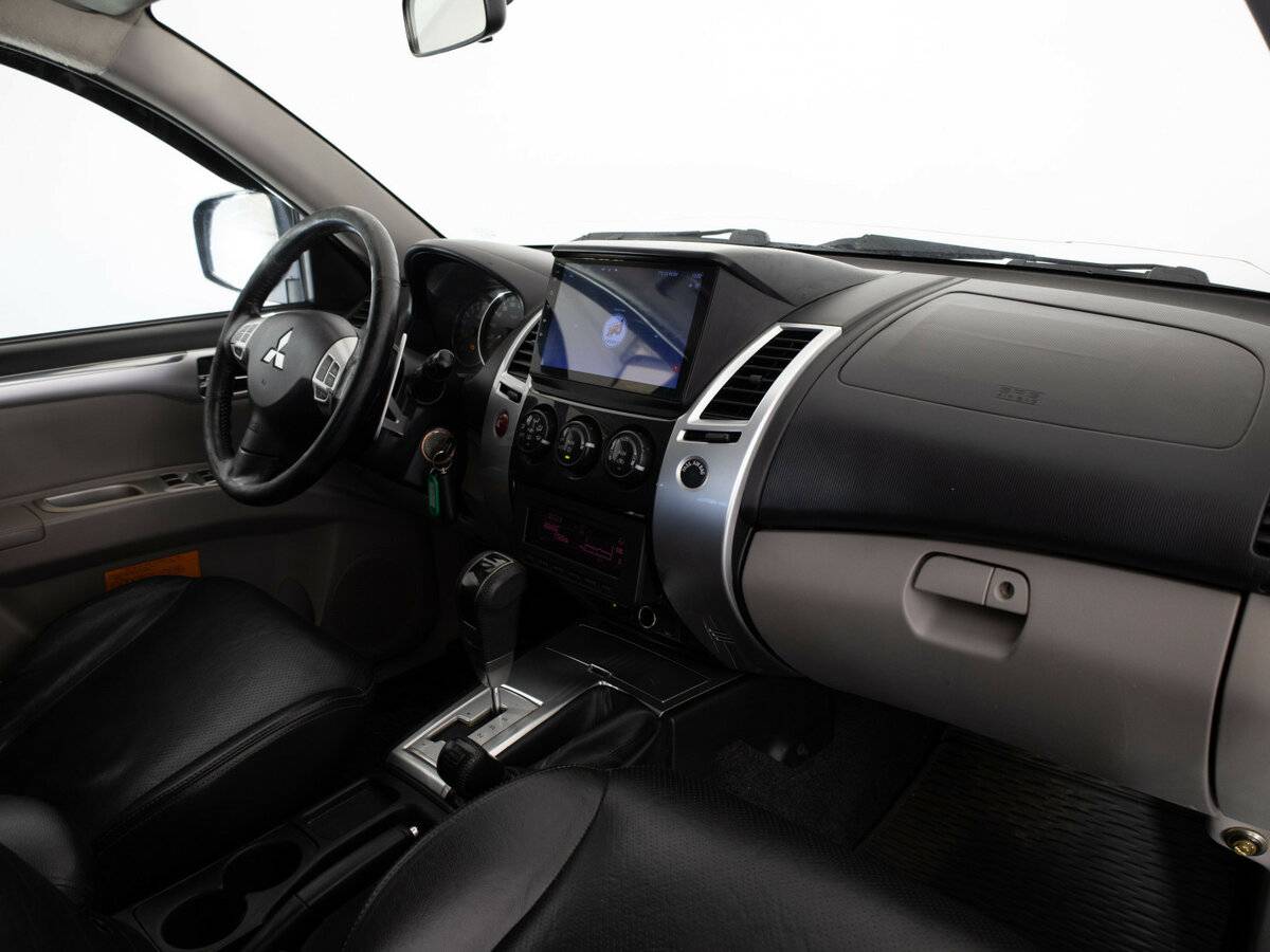 Mitsubishi Pajero Sport с пробегом — 2010 год. Фото: #10