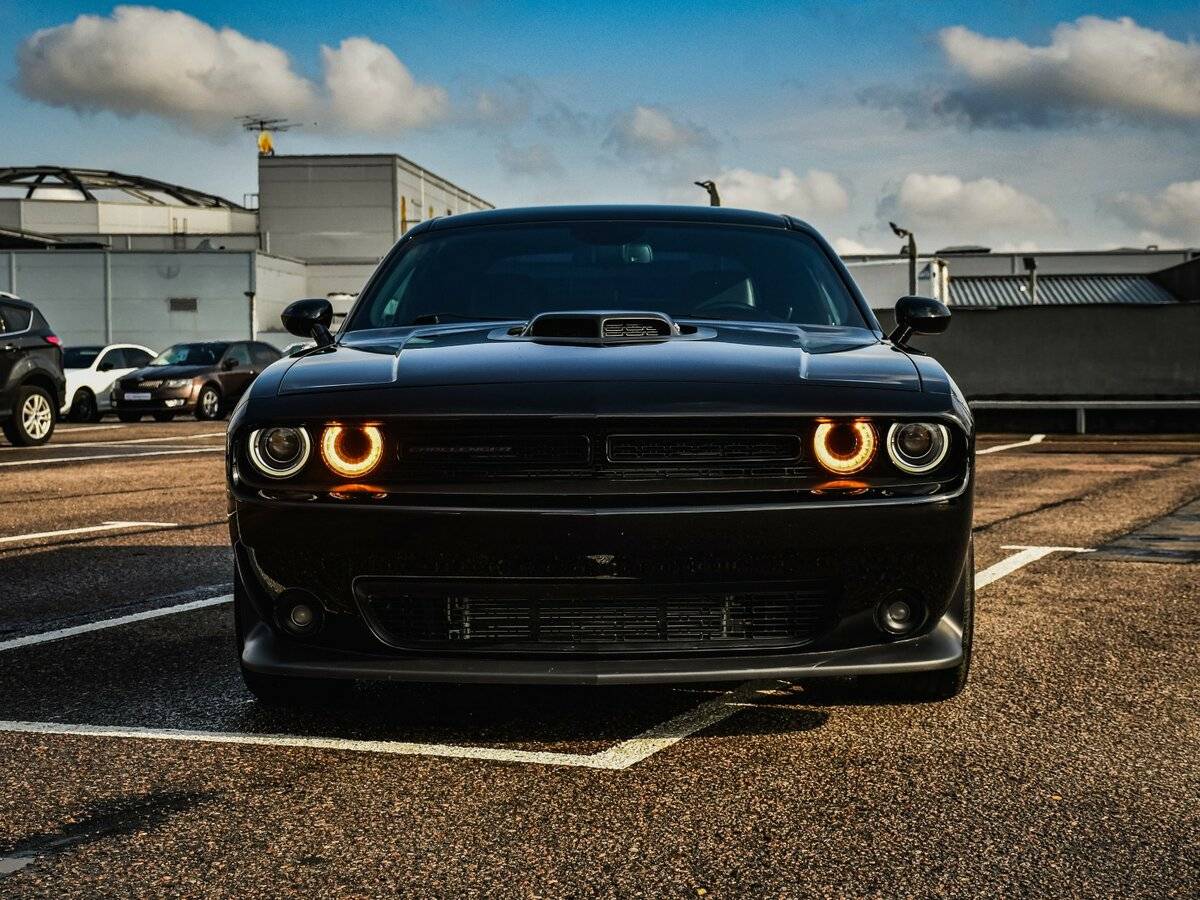 Dodge Challenger с пробегом — 2021 год. Фото: #1