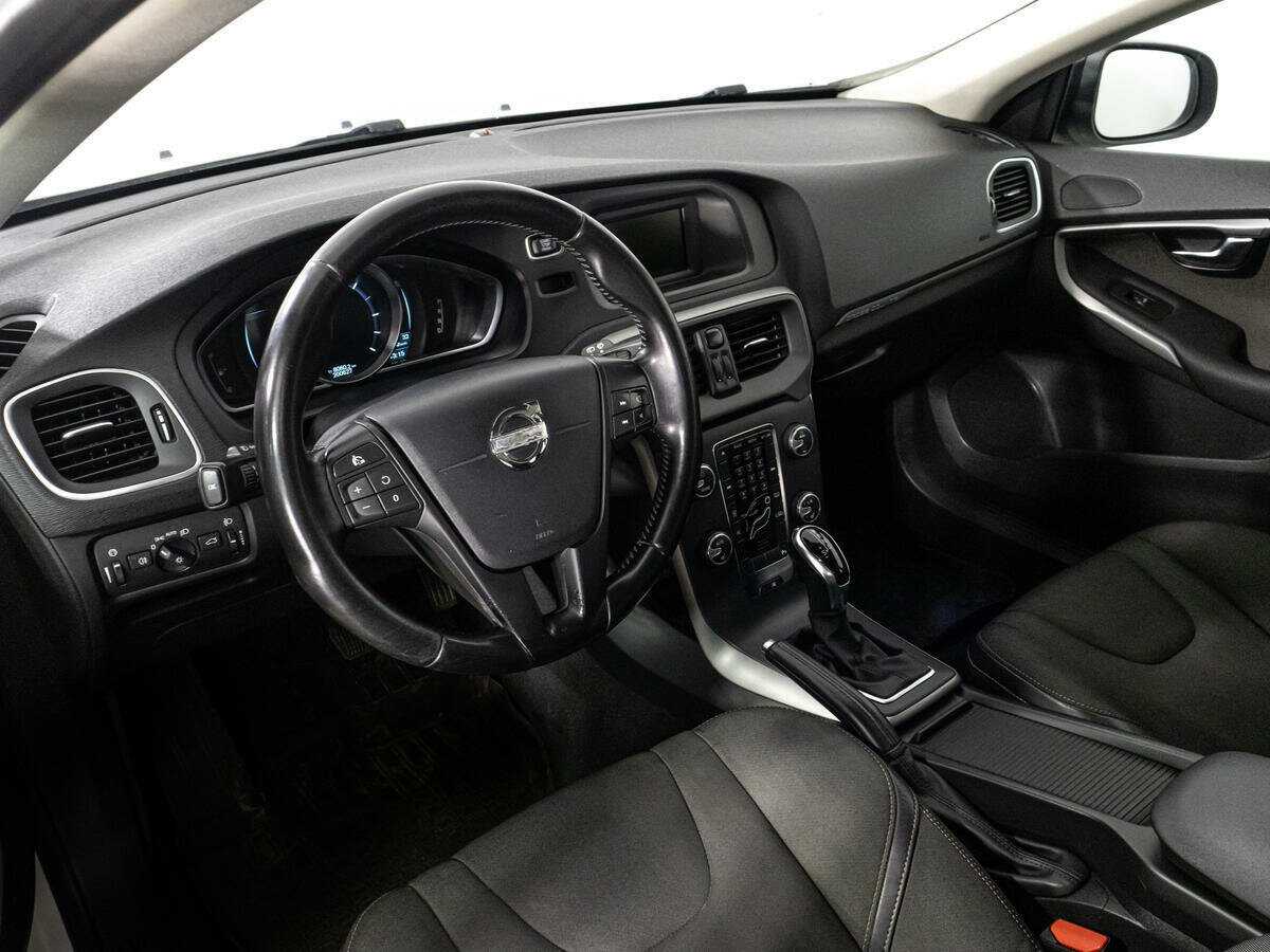 Volvo V40 Cross Country с пробегом — 2013 год. Фото: #10