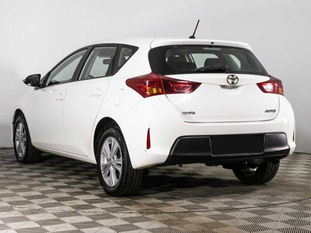Toyota Auris с пробегом — 2014 год. Фото: #6