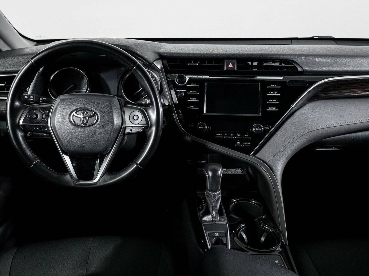 Toyota Camry с пробегом — 2019 год. Фото: #11